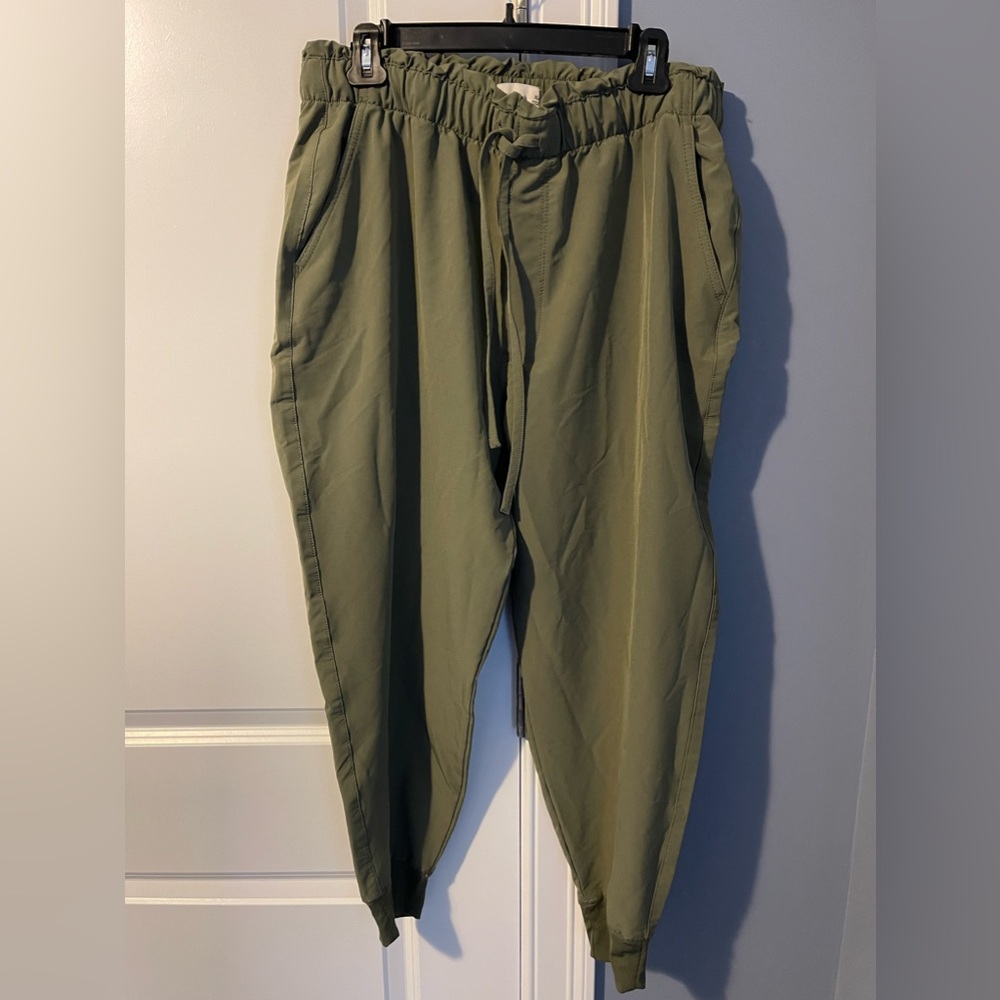 NWOT Abercrombie Women’s XL green jogger pants